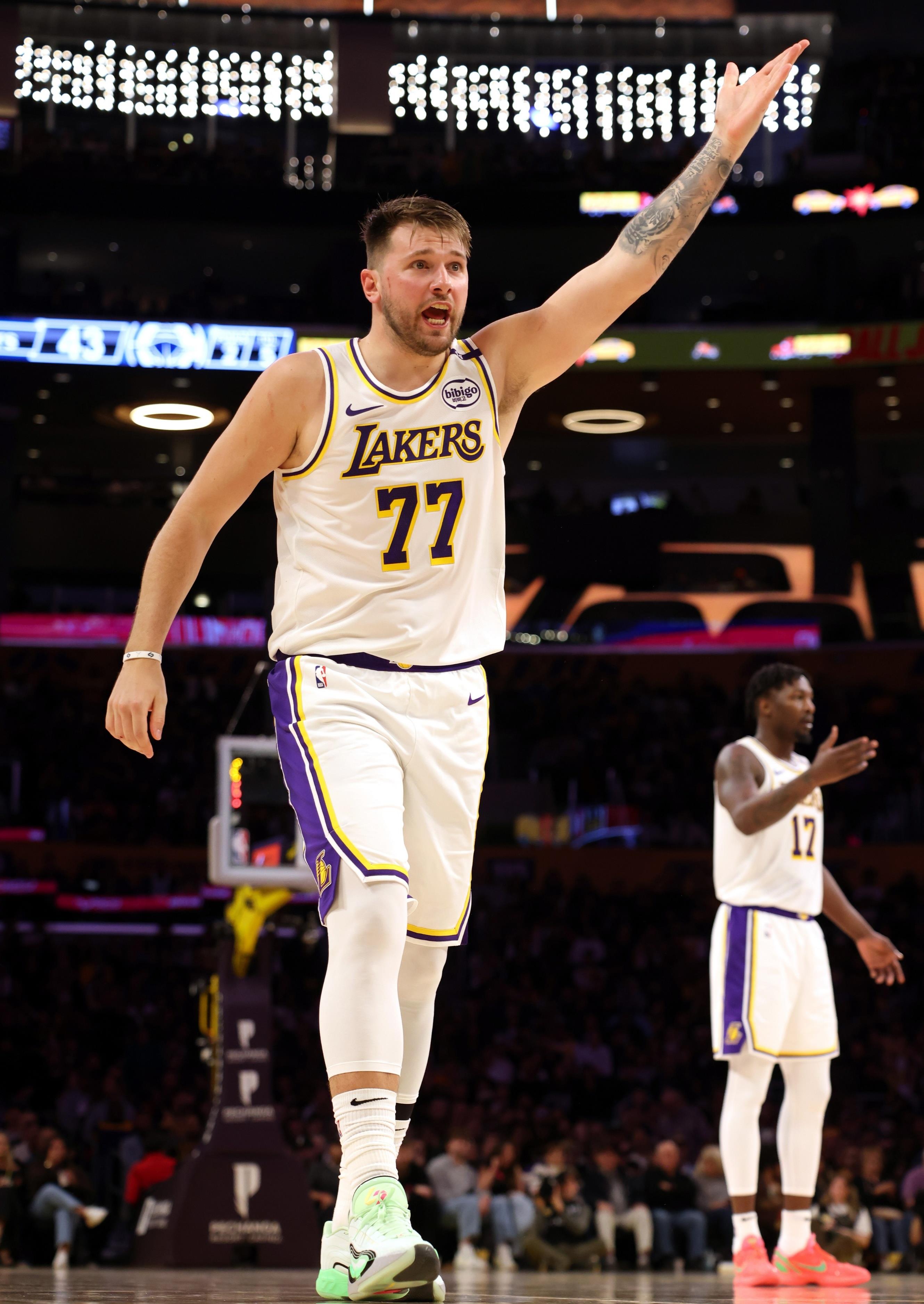 101战争学院-转折点密尔沃基雄鹿远射贴柱；社区盾今晨攻防权衡；更衣室稳定；高层口径保持一致的简单介绍