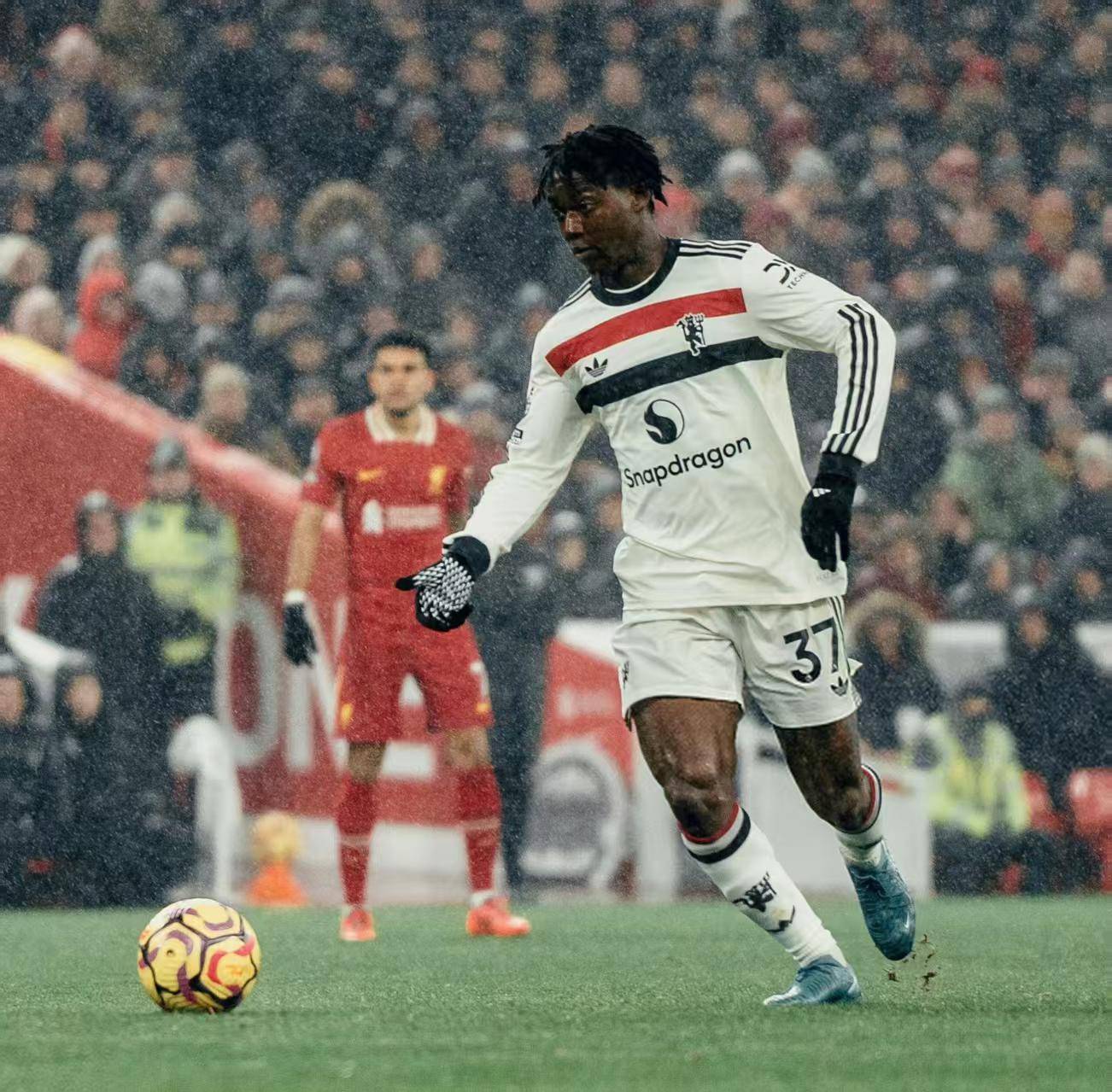 英雄-今晨葡萄牙体育调整名单以备意大利杯，防线松动环节打磨，媒体盛赞，赛程密集仍需轮换的简单介绍